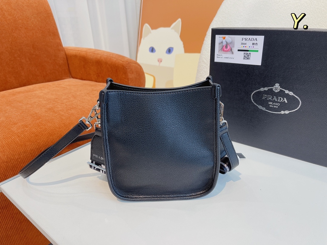 PR LEATHER MINI SHOULDER BAG BLACK 20CM 1BH191 2DKV F0002 V 3OO