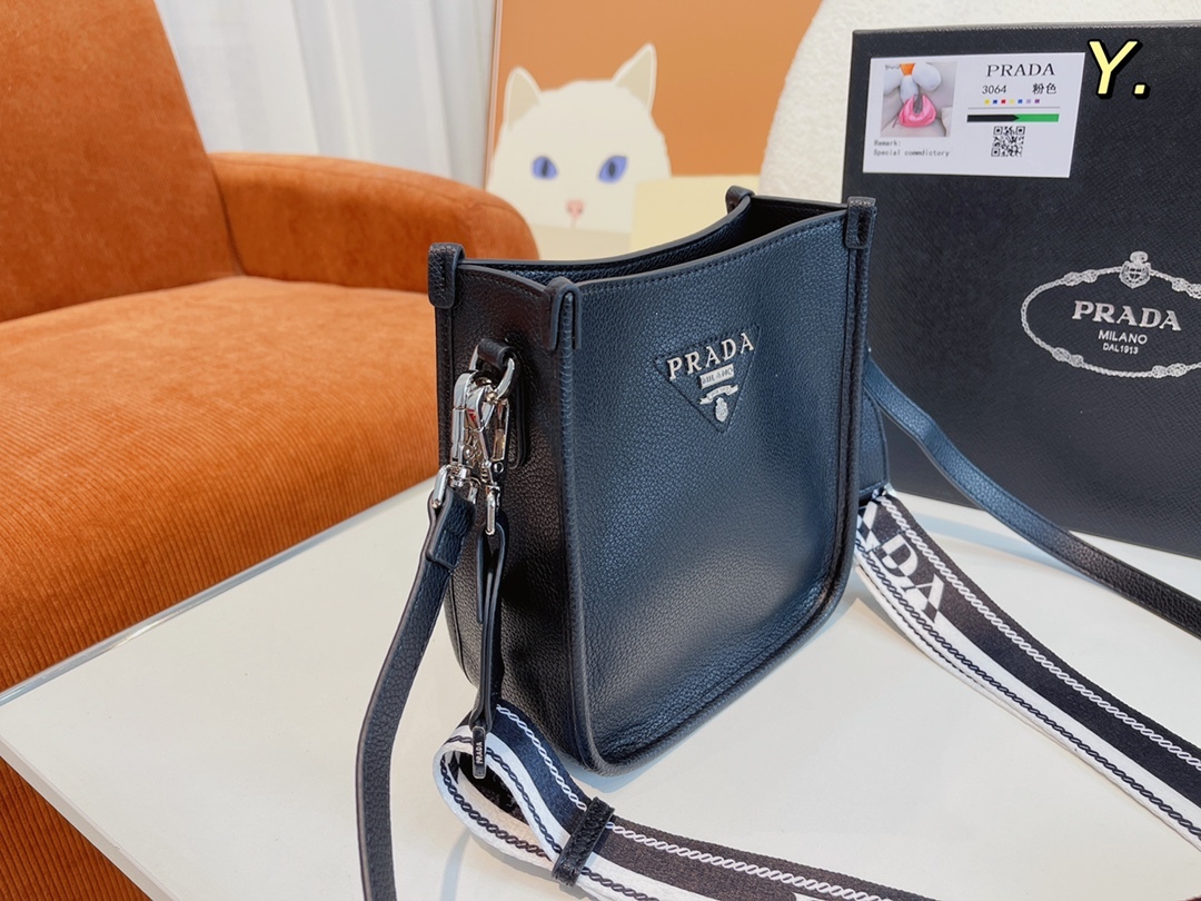 PR LEATHER MINI SHOULDER BAG BLACK 20CM 1BH191 2DKV F0002 V 3OO