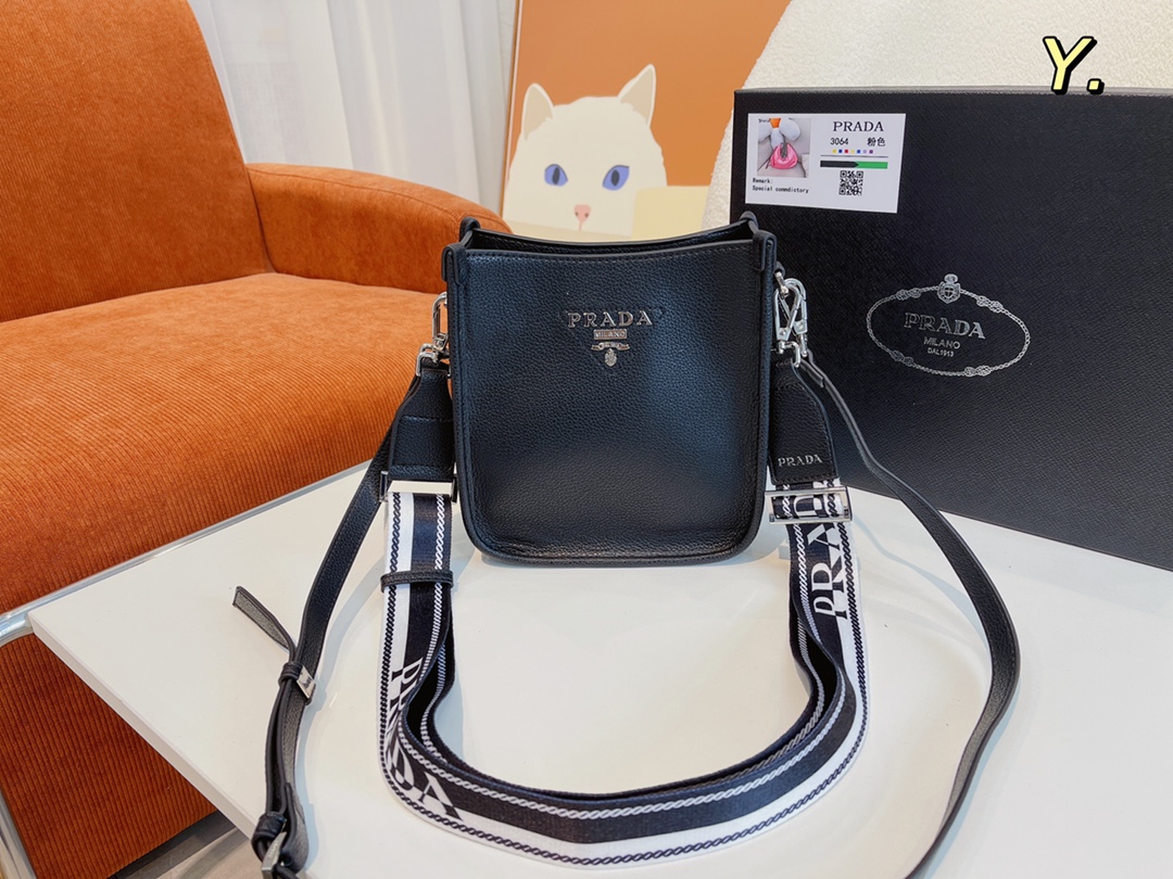 PR LEATHER MINI SHOULDER BAG BLACK 20CM 1BH191 2DKV F0002 V 3OO