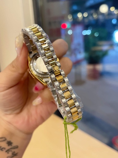 ROLEX DATEJUST DIAMOND DIAL SILVER AND GOLD IN WHITE 28MM