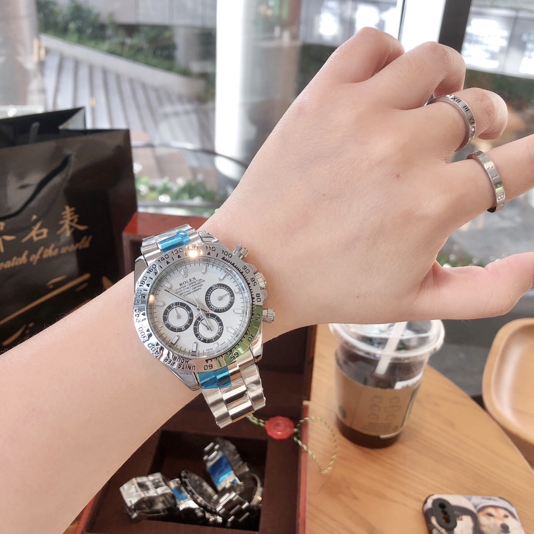 ROLEX OYSTER PERPETUAL COSMOGRAPH DAYTONA 40MM