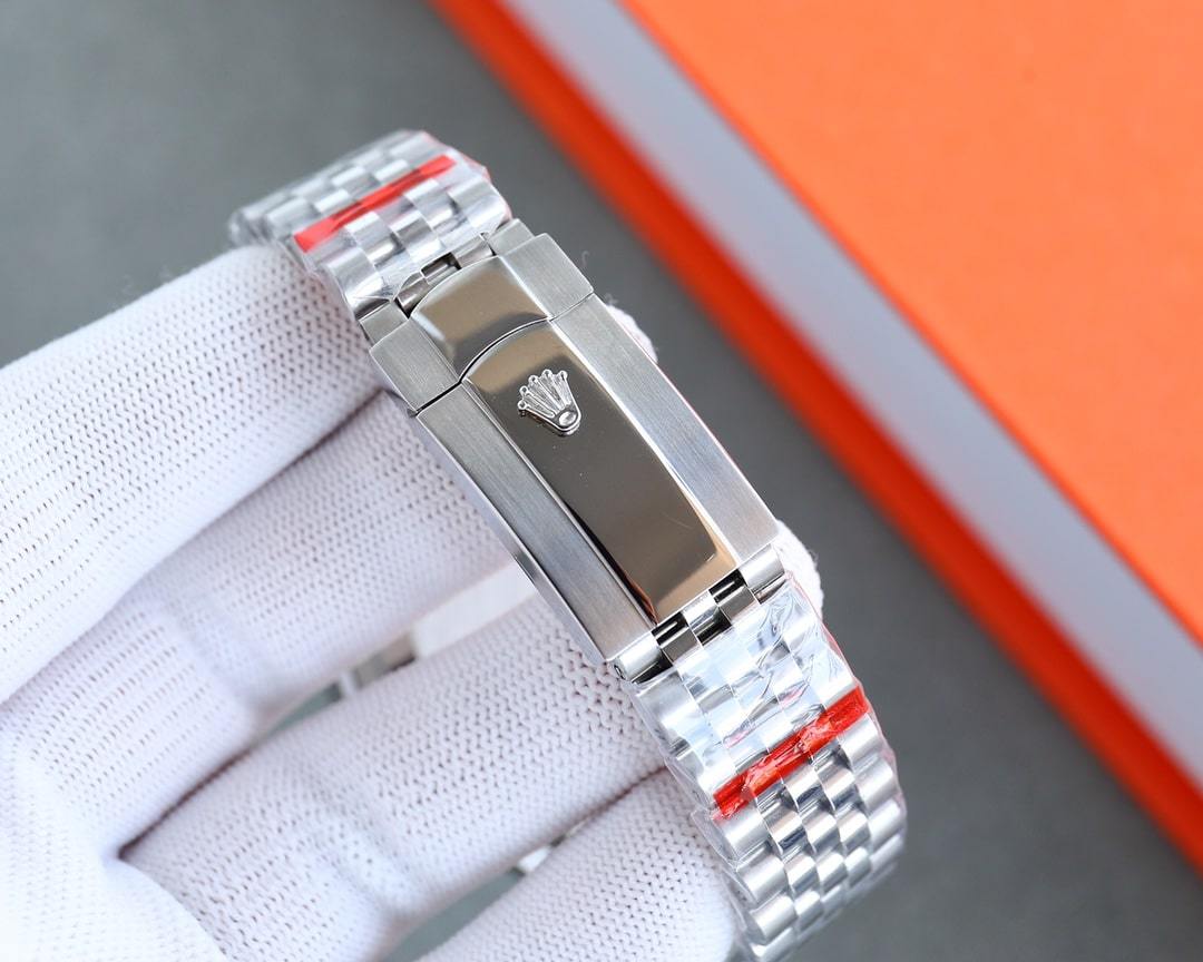 ROLEX DATEJUST SILVER DIAL WITH SILVER STRAP PALM LEAF PATTERN 36MM 126200 0086