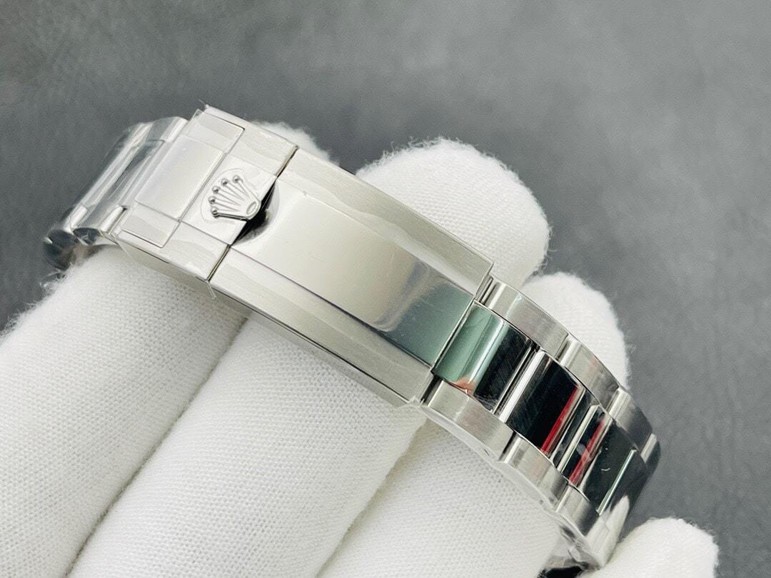 ROLEX YACHT MASTER 37MM BLACK DIAL 268622 0002