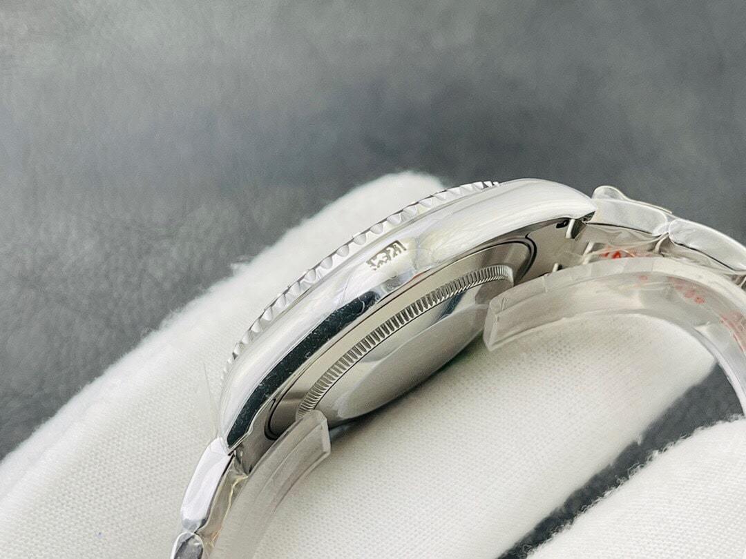 ROLEX YACHT MASTER 37MM BLACK DIAL 268622 0002