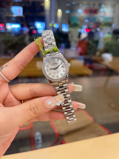 ROLEX LADY DATEJUST 28 SILVER JUBILEE DIAMOND DIAL IN WHITE 28MM