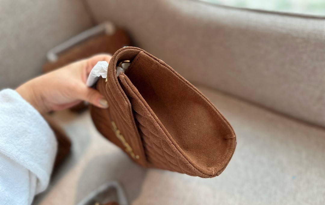 YSL ENVELOPE MEDIUM MATELASSÉ SUEDE SHOULDER BAG BROWN 24CM