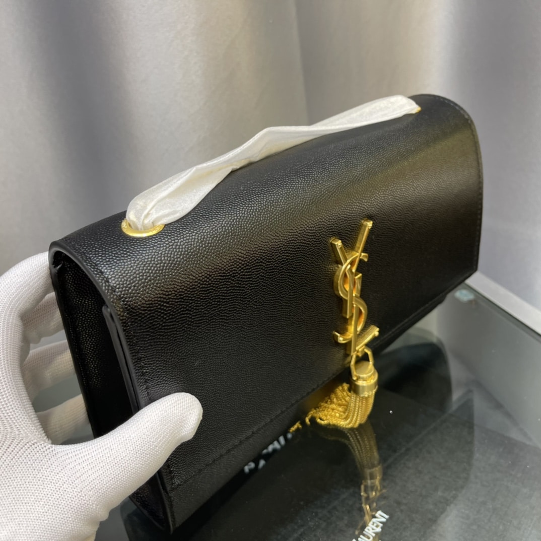 YSL KATE MEDIUM CHAIN BAG WITH TASSEL IN GRAIN DE POUDRE EMBOSSED LEATHER 354119BOW0J1000