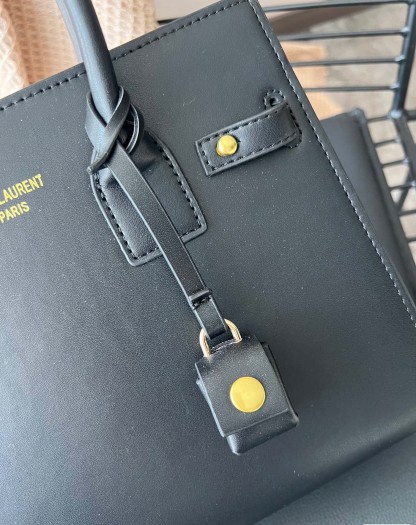 YSL SAC DE JOUR SUPPLE BABY IN GRAINED LEATHER 32CM BLACK 717448DTI0W1000