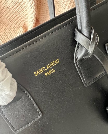 YSL SAC DE JOUR SUPPLE BABY IN GRAINED LEATHER 32CM BLACK 717448DTI0W1000