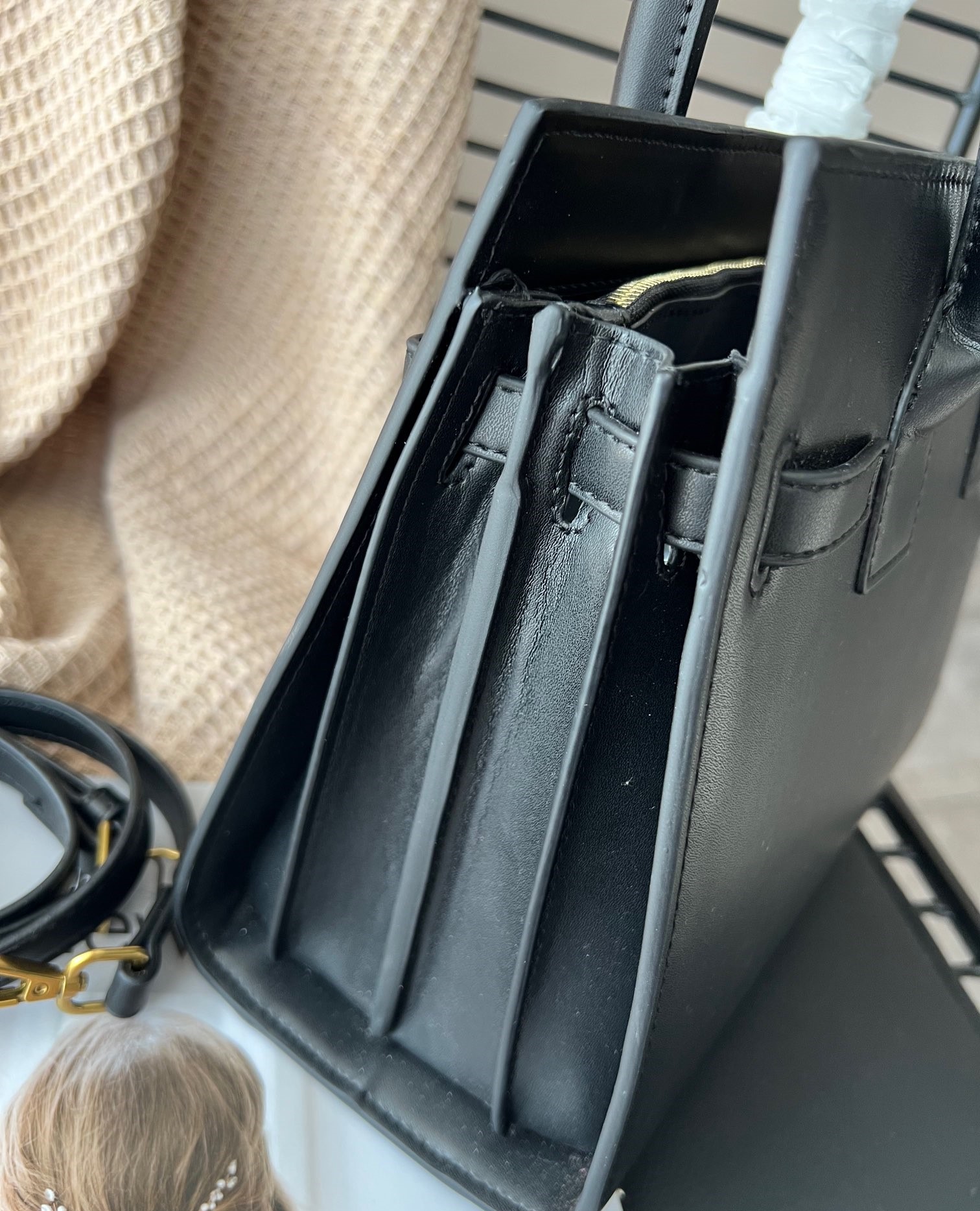 YSL SAC DE JOUR SUPPLE BABY IN GRAINED LEATHER 32CM BLACK 717448DTI0W1000