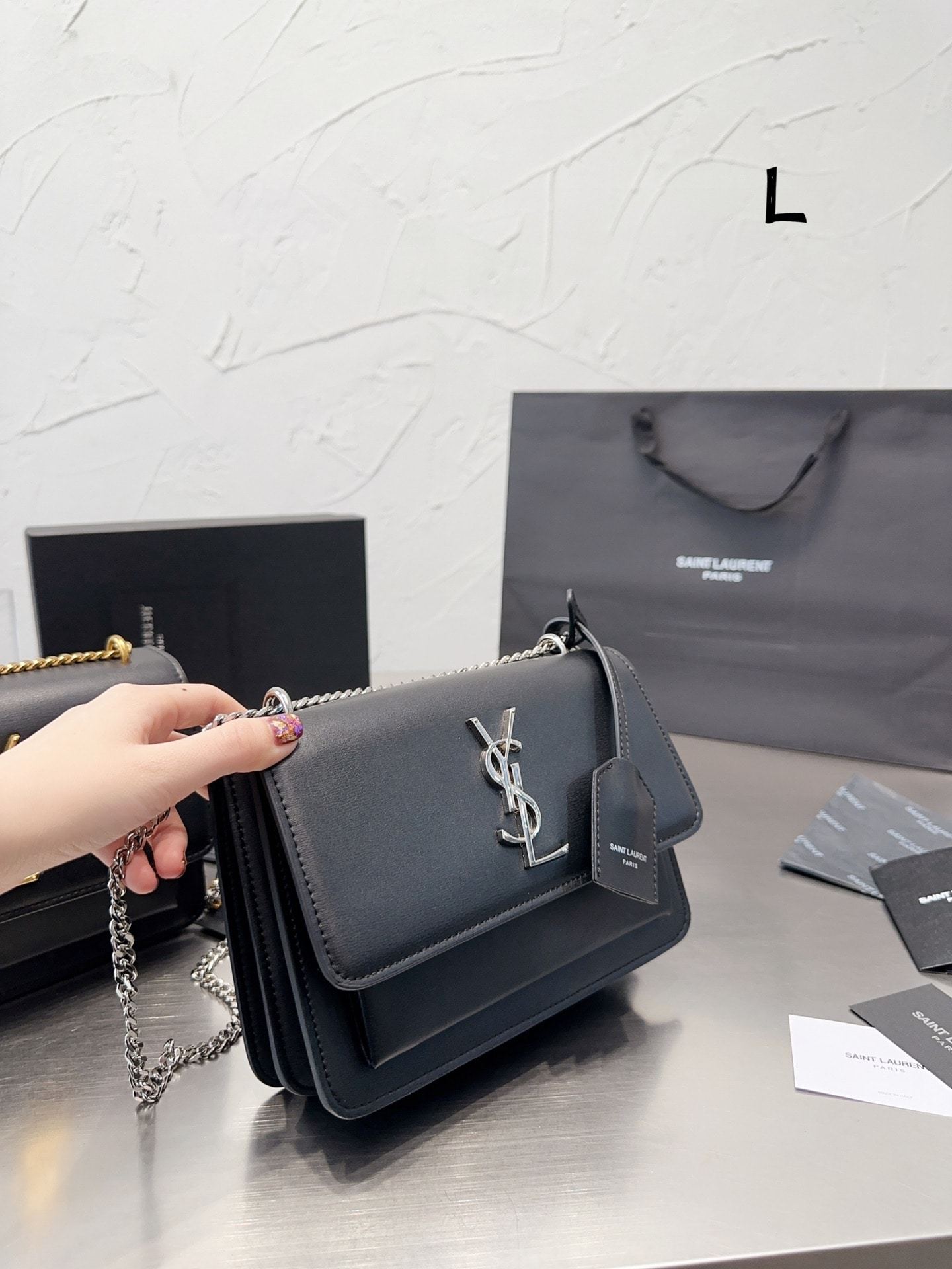 YSL SUNSET MEDIUM CHAIN BAG IN SMOOTH LEATHER 22CM 442906D420N1000