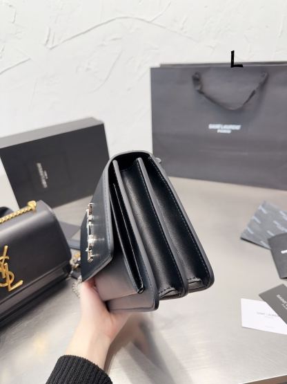 YSL SUNSET MEDIUM CHAIN BAG IN SMOOTH LEATHER 22CM 442906D420N1000