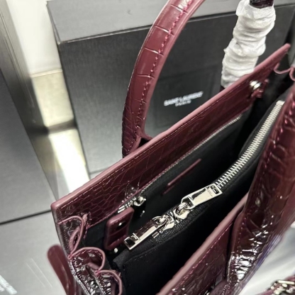 YSL SAC DE JOUR NANO IN CROCODILE EMBOSSED LEATHER BORDEAUX 26CM 392035DND1N6475