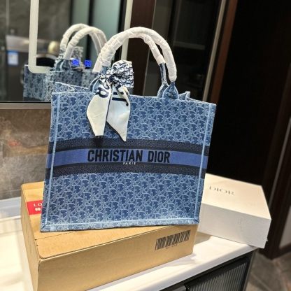 DOR MEDIUM BOOK TOTE DENIM OBLIQUE JACQUARD BLUE 35CM M1296ZEGC M49E