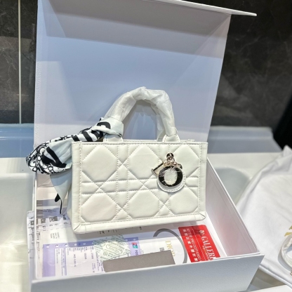 DOR MINI DOR BOOK TOTE MACROCANNAGE CALFSKIN LATTE 21CM S5573OWHP M030