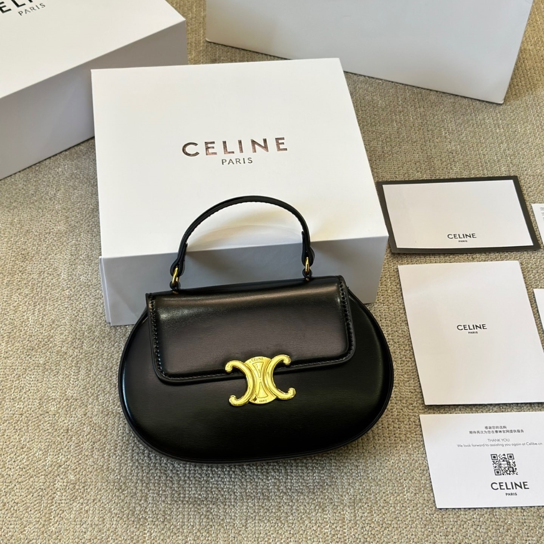 CE BESACE CLEA SQUARE FLAP BAG IN SHINY CALFSKIN BLACK 20CM
