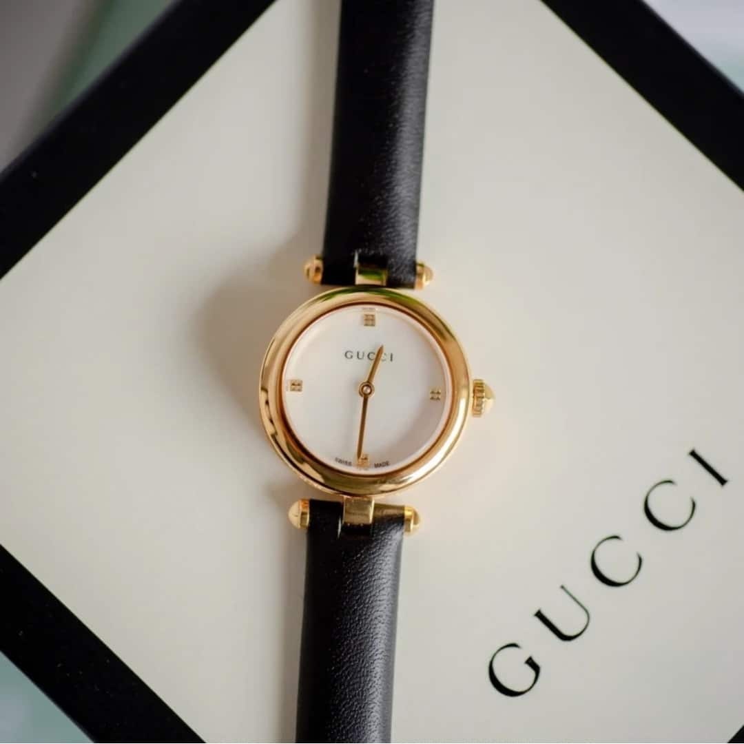 GUCCI DIAMANTISSIMA STEEL WATCH WITH BLACK LEATHER STRAP 27MM YA141505