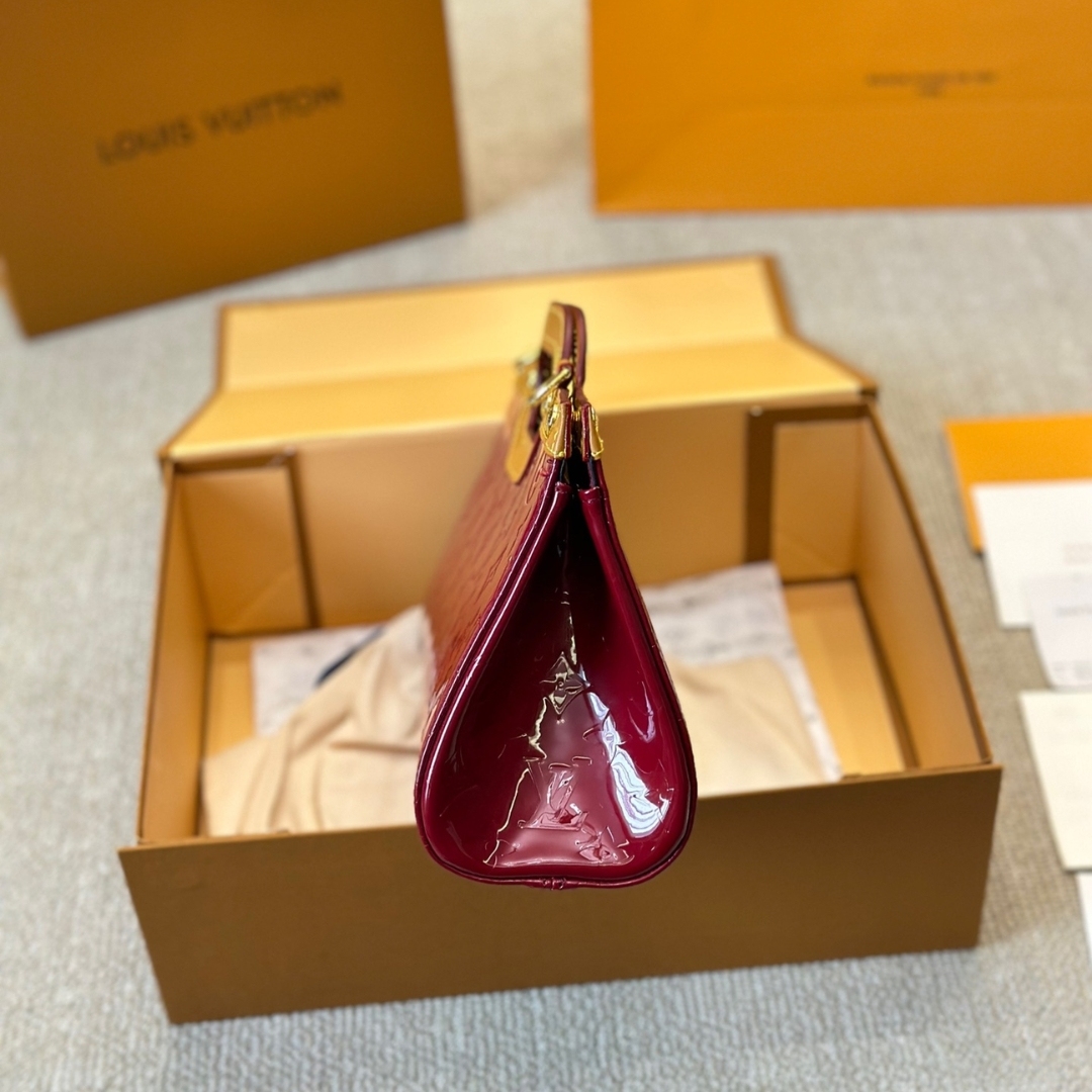 LV MONOGRAM VERNIS ROXBURY DRIVE HANDBAG RED 33CM