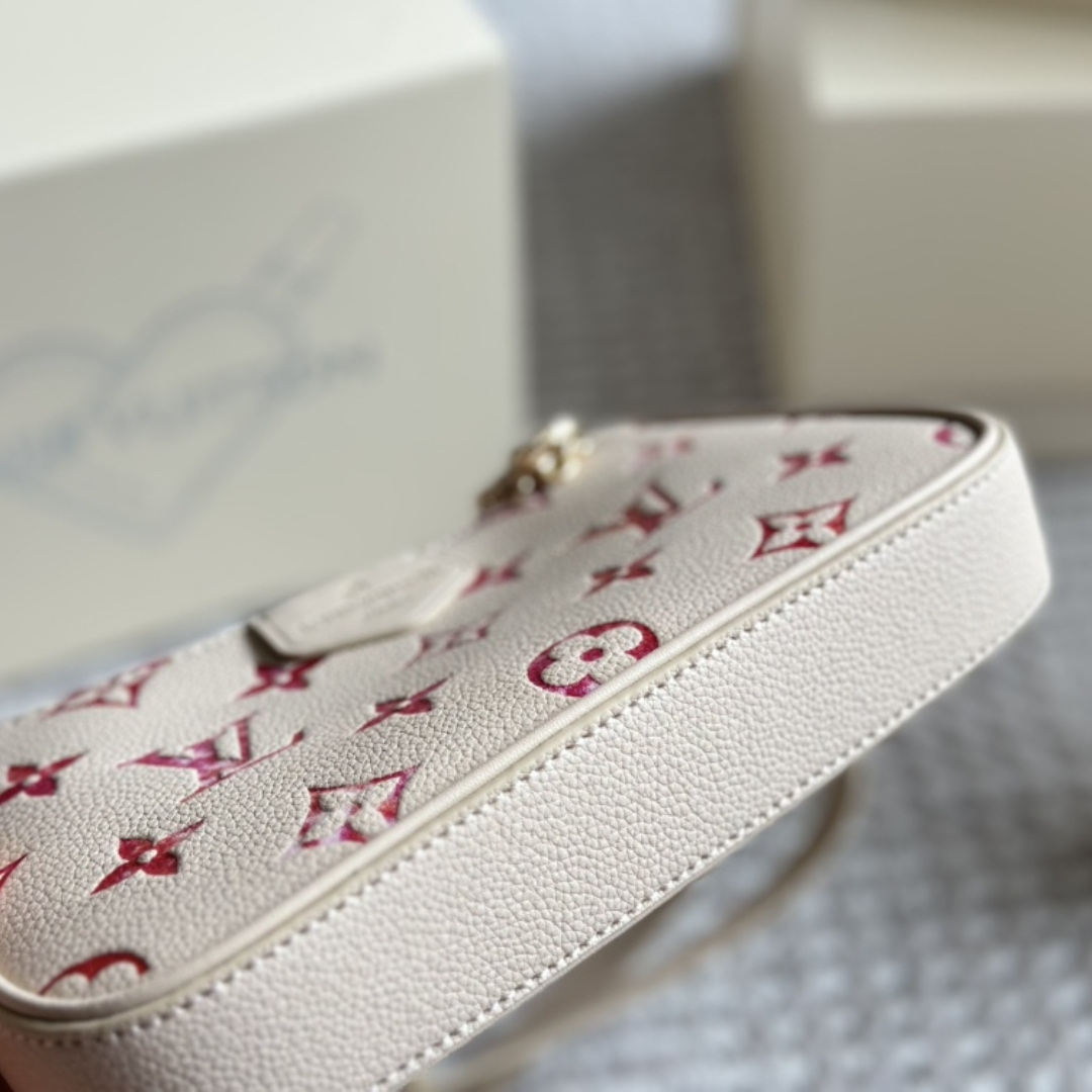 LV EASY POUCH ON STRAP SUNRISE AQUARELLE 21CM M83448