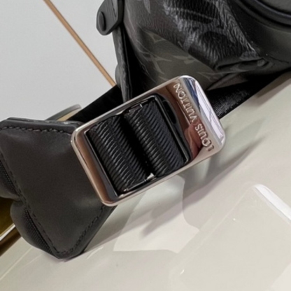 LV CHRISTOPHER MONOGRAM ECLIPSE REVERSE BLACK AND GREY 45CM M46331