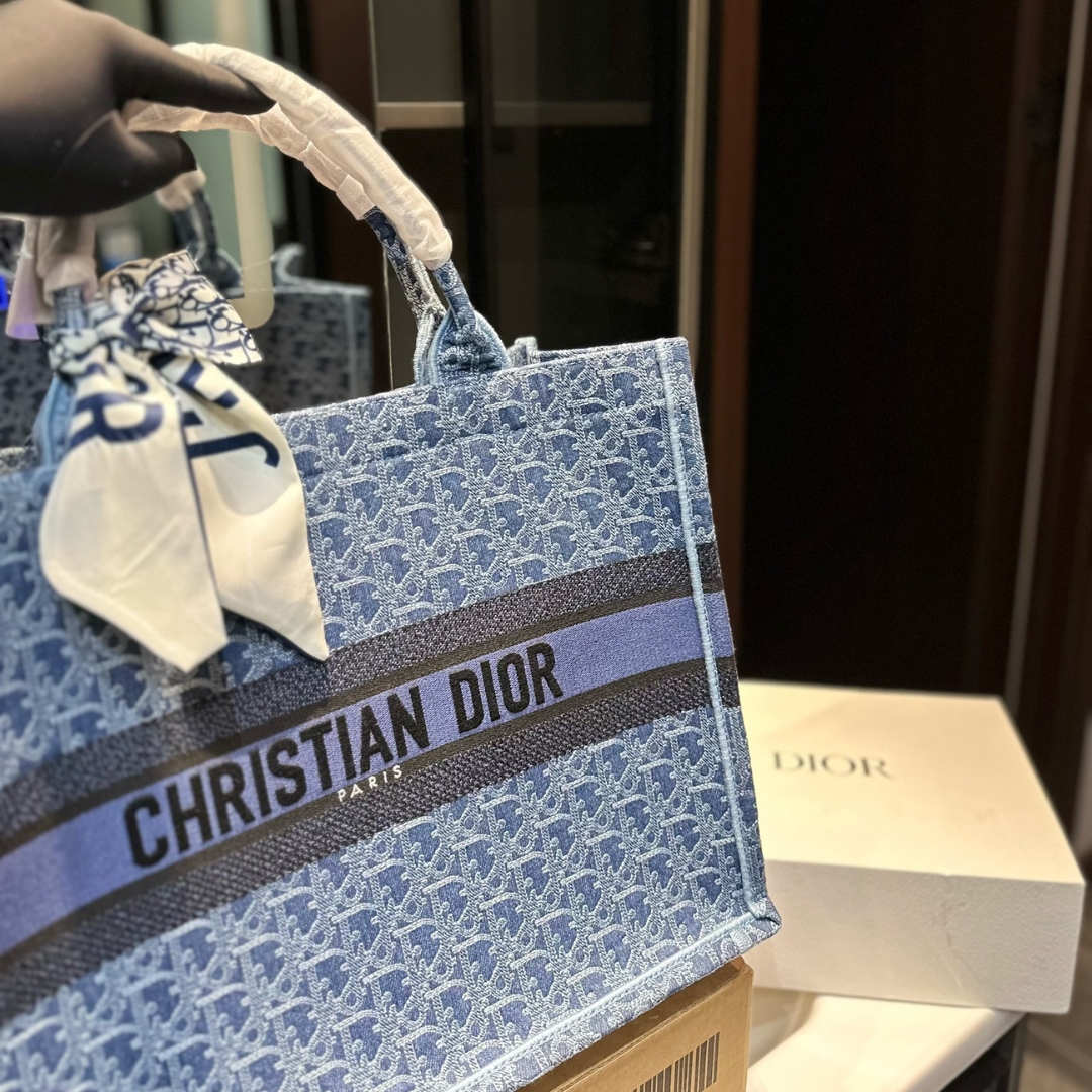 DOR MEDIUM BOOK TOTE DENIM OBLIQUE JACQUARD BLUE 35CM M1296ZEGC M49E