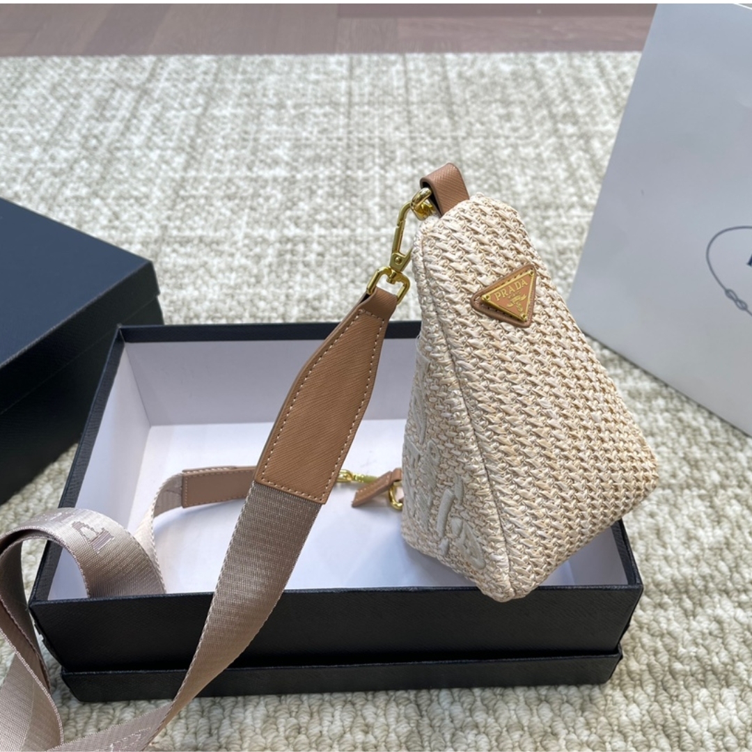 PR TRIANGLE CROCHET SHOULDER BAG NATURAL 25CM 1BH190 2A2T F0018 V DUO