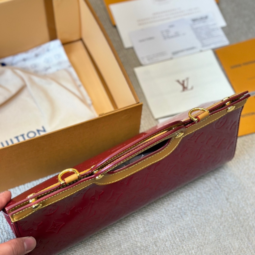 LV MONOGRAM VERNIS ROXBURY DRIVE HANDBAG RED 33CM