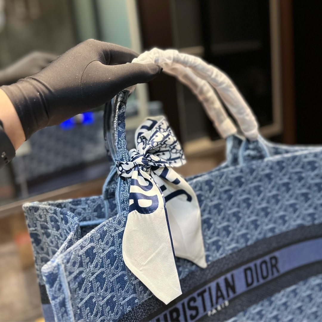 DOR MEDIUM BOOK TOTE DENIM OBLIQUE JACQUARD BLUE 35CM M1296ZEGC M49E