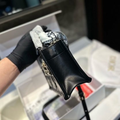 DOR MINI DOR BOOK TOTE MACROCANNAGE CALFSKIN BLACK 21CM S5573OWHP M900