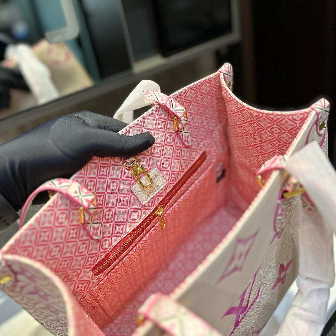 LV BY THE POOL ON THE GO PM TOTE BAG PINK 34CM M22976