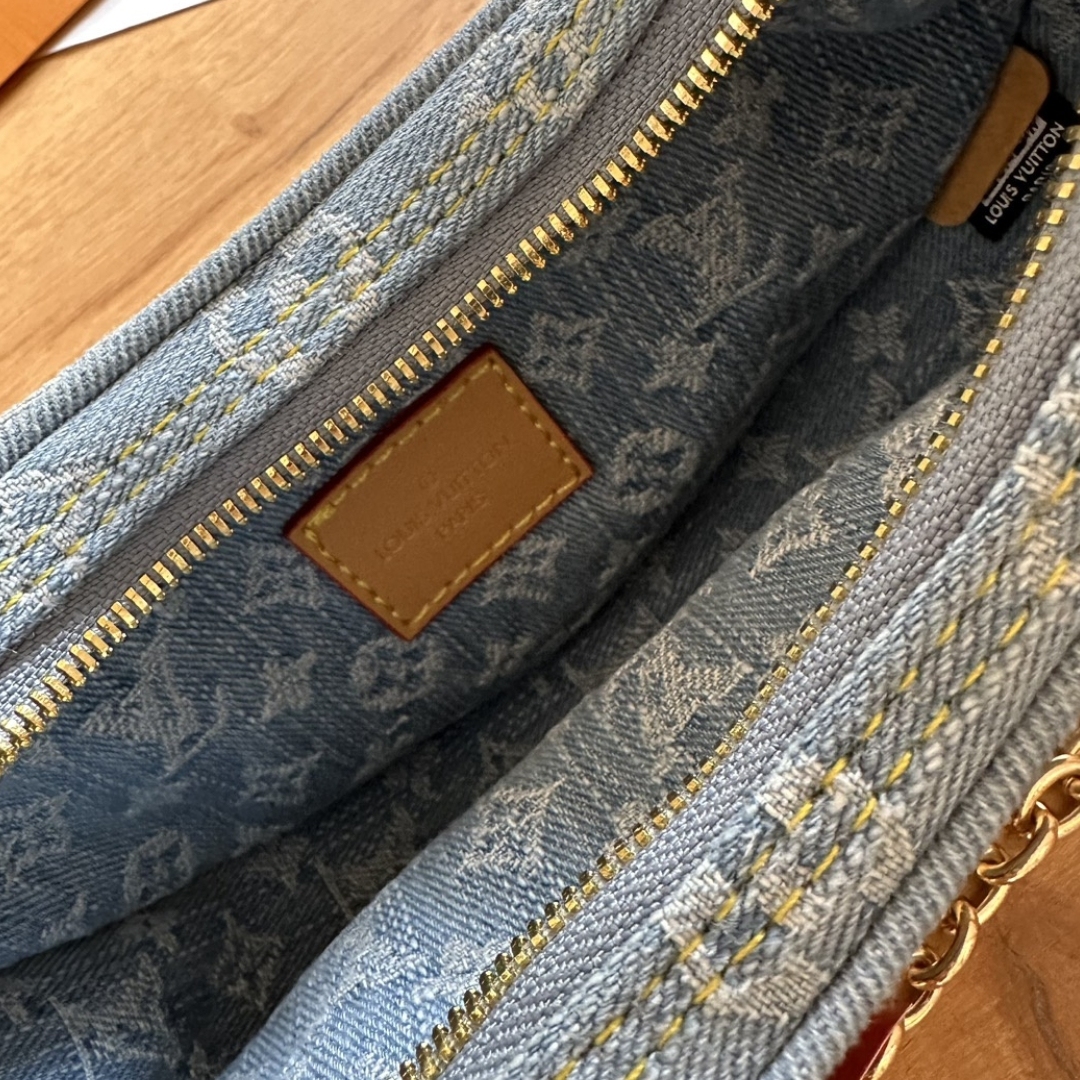 LV LV BY THE POOL LOOP MONOGRAM SKY BLUE DENIM 25CM M24846