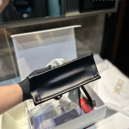 DOR MINI DOR BOOK TOTE MACROCANNAGE CALFSKIN BLACK 21CM S5573OWHP M900