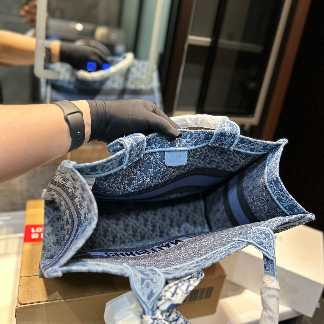 DOR MEDIUM BOOK TOTE DENIM OBLIQUE JACQUARD BLUE 35CM M1296ZEGC M49E