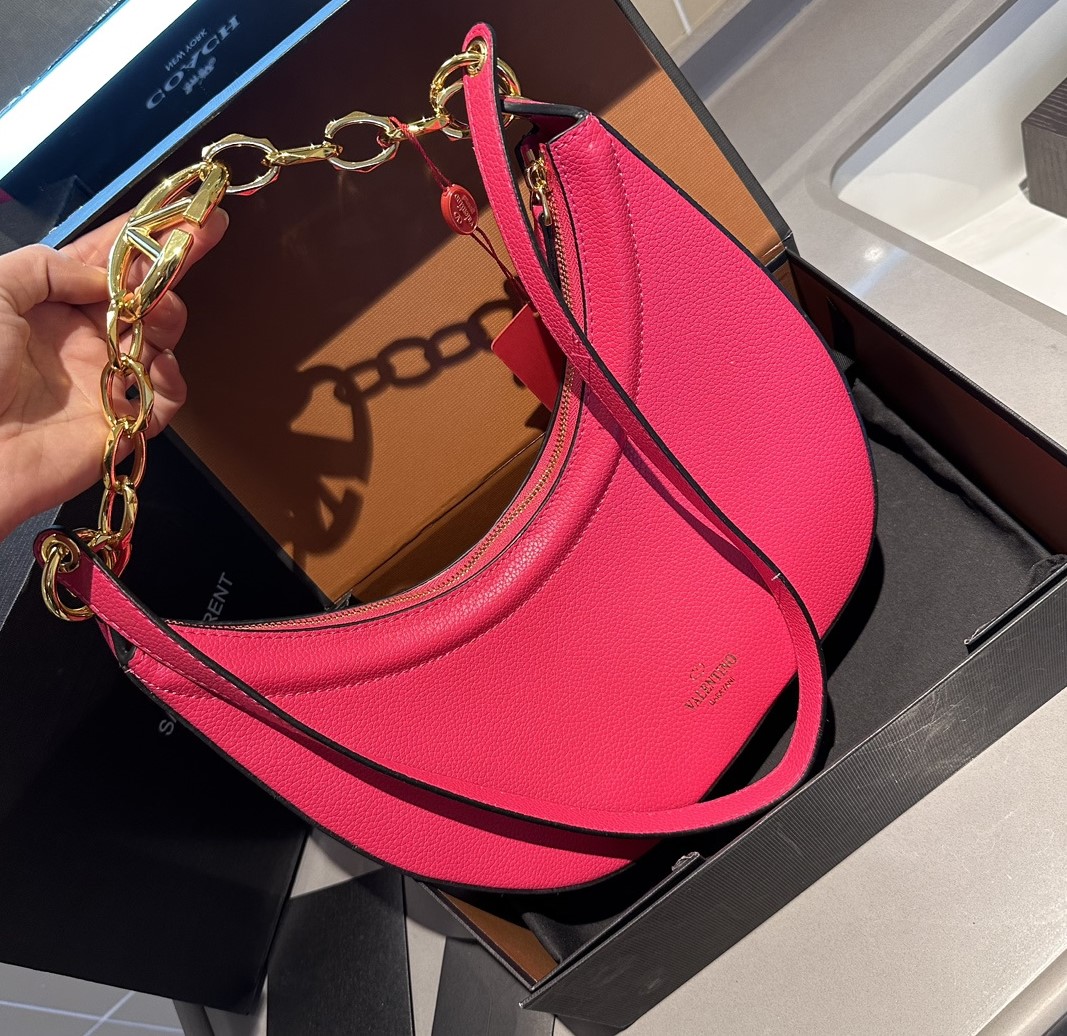 valen GARAVANI SMALL V LOGO GATE LEATHER TOP HANDLE BAG PINK 24CM