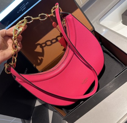 valen GARAVANI SMALL V LOGO GATE LEATHER TOP HANDLE BAG PINK 24CM