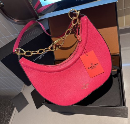 valen GARAVANI SMALL V LOGO GATE LEATHER TOP HANDLE BAG PINK 24CM