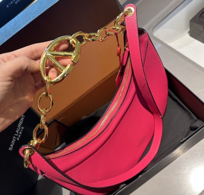 valen GARAVANI SMALL V LOGO GATE LEATHER TOP HANDLE BAG PINK 24CM