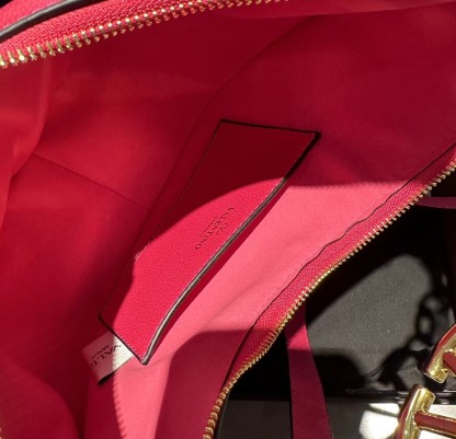 valen GARAVANI SMALL V LOGO GATE LEATHER TOP HANDLE BAG PINK 24CM