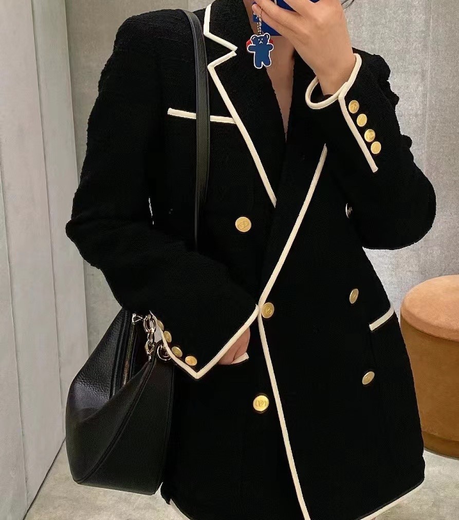 valen GARAVANI SMALL V LOGO GATE LEATHER TOP HANDLE BAG BLACK 24CM