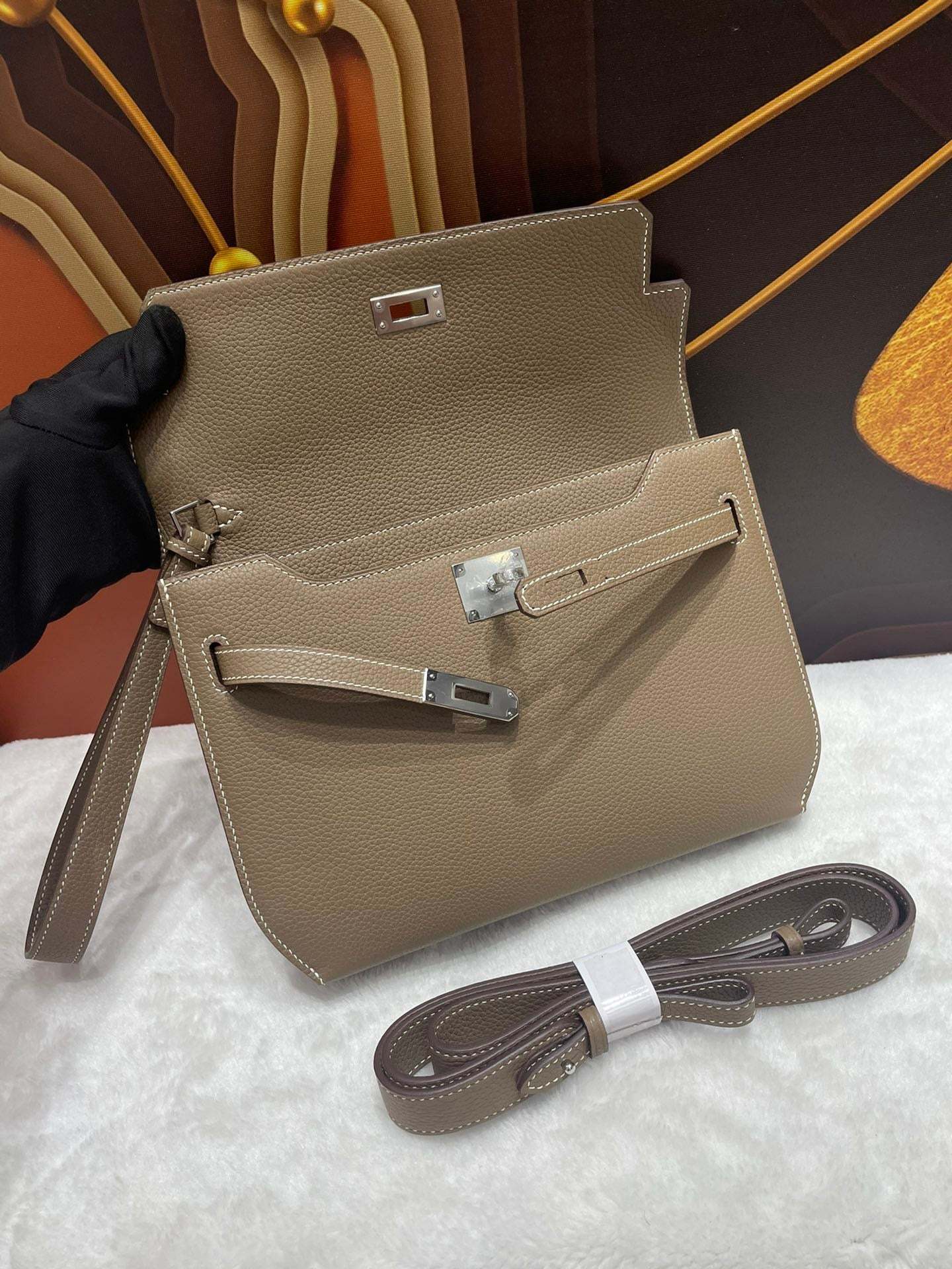 HM Kelly Depeches 25 cm Beige Calfskin