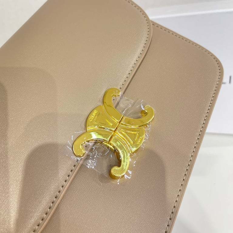 CE TEEN TRIOMPHE BAG IN SHINY CALFSKIN BEIGE 18CM