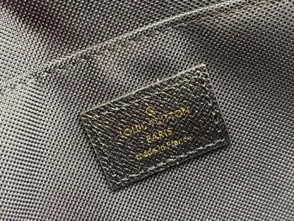 LUV POCHETTE FELICE AMARANTE MONOGRAM VERNIS BLACK 21CM