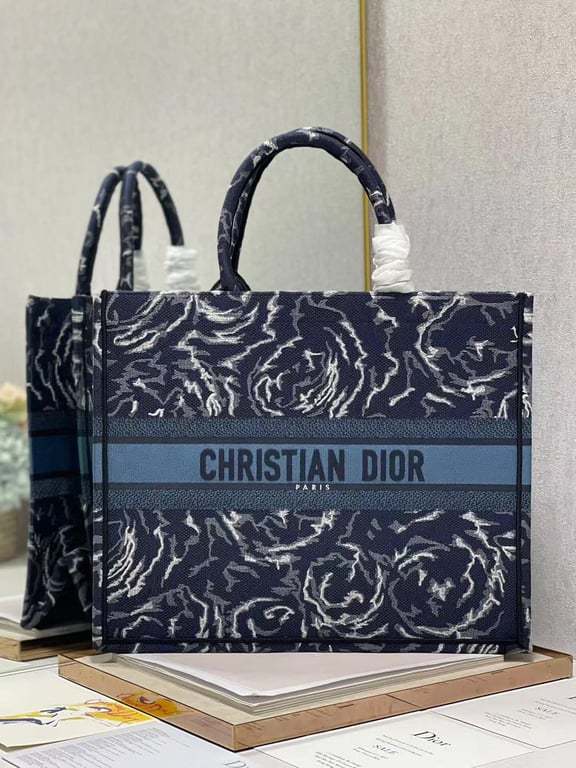DIR LARGE BOOK TOTE BLUE ROSES EMBROIDERY 42CM M1286ZRVG M928