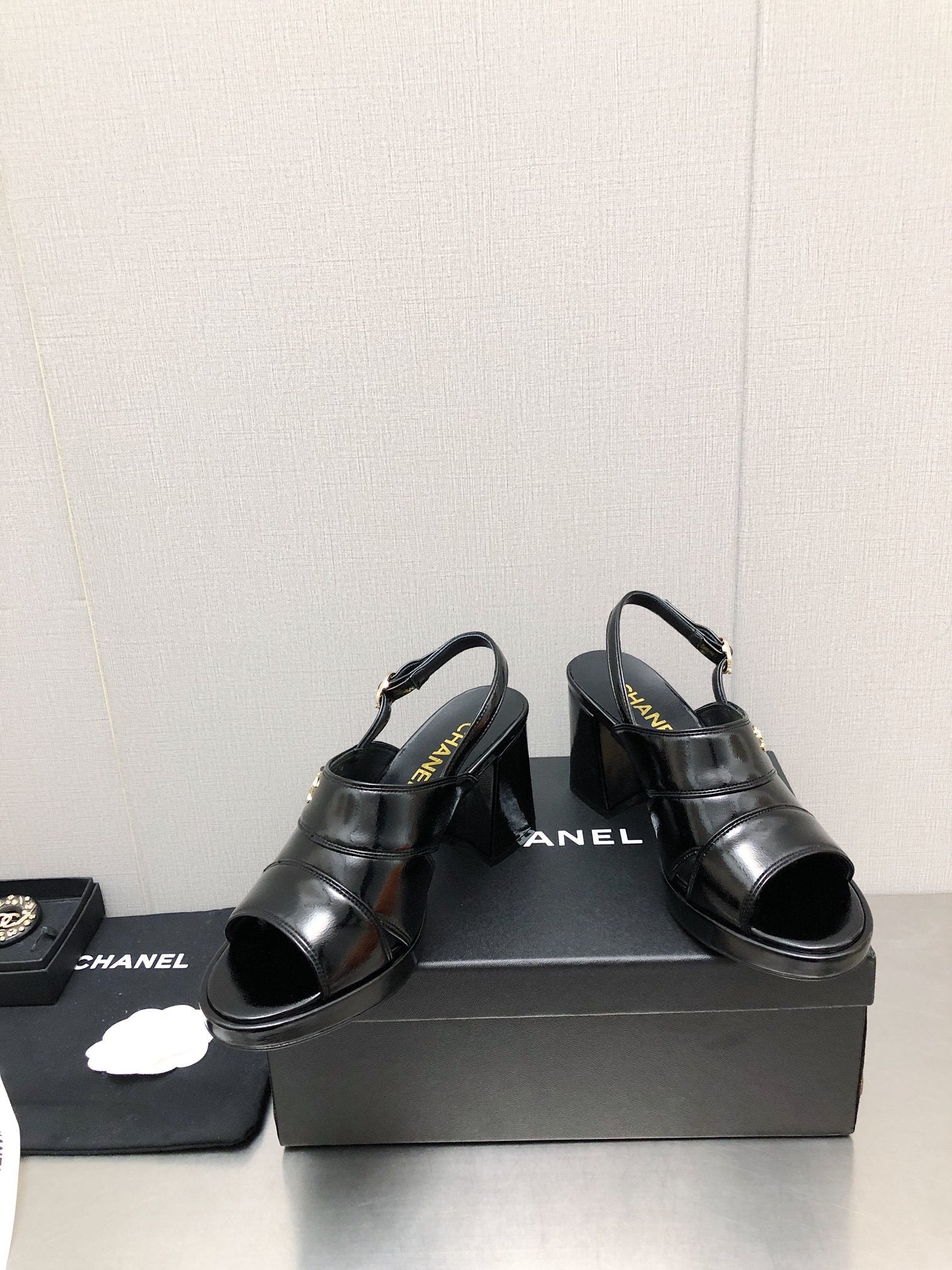 Luxury Shoes Sandals - CHL - 144