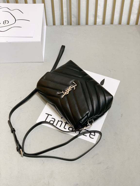 SAINT LAURENT LOULOU TOY STRAP BAG IN QUILTED Y LEATHER BLACK 20CM