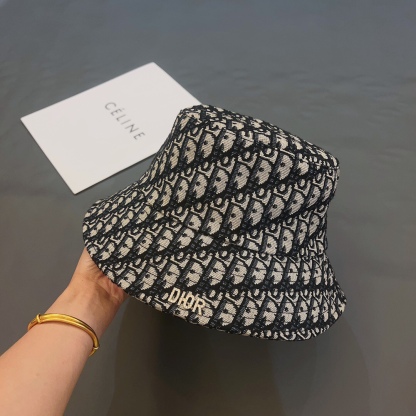 DOR OBLIQUE BUCKET HAT WITH DOR HARDWARE BLACK AND BEIGE