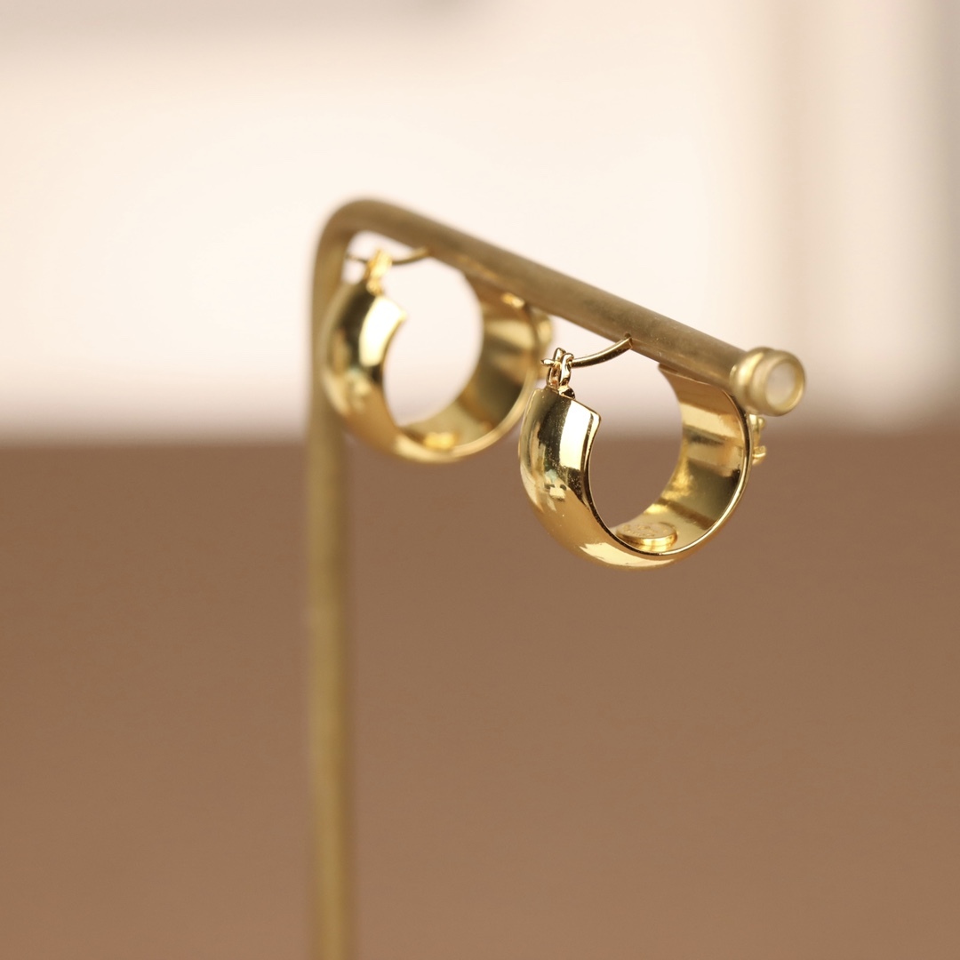 CC CC HOOP EARRINGS
