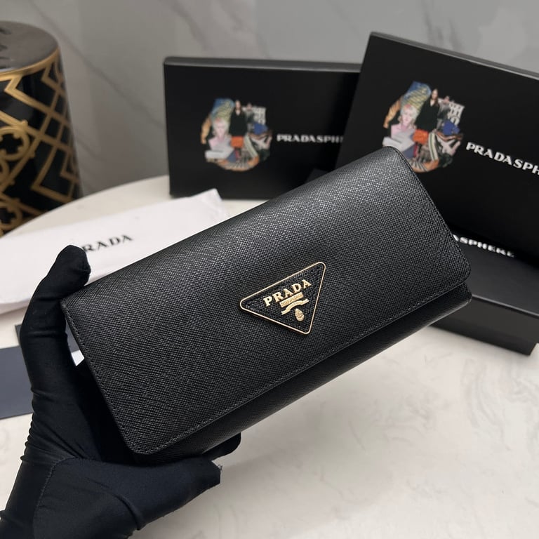 PR SAFFIANO LUX LEATHER FLAP CONTINENTAL BLACK WALLET 19CM