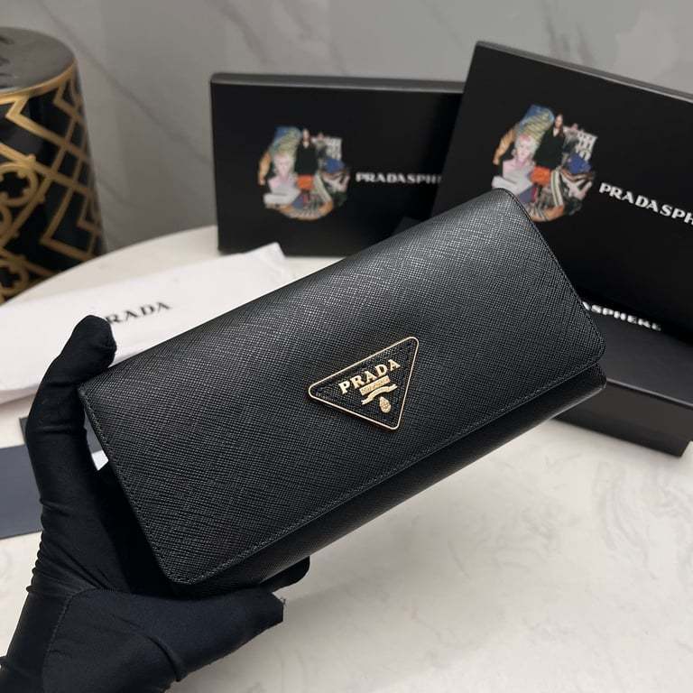 PR SAFFIANO LUX LEATHER FLAP CONTINENTAL BLACK WALLET 19CM