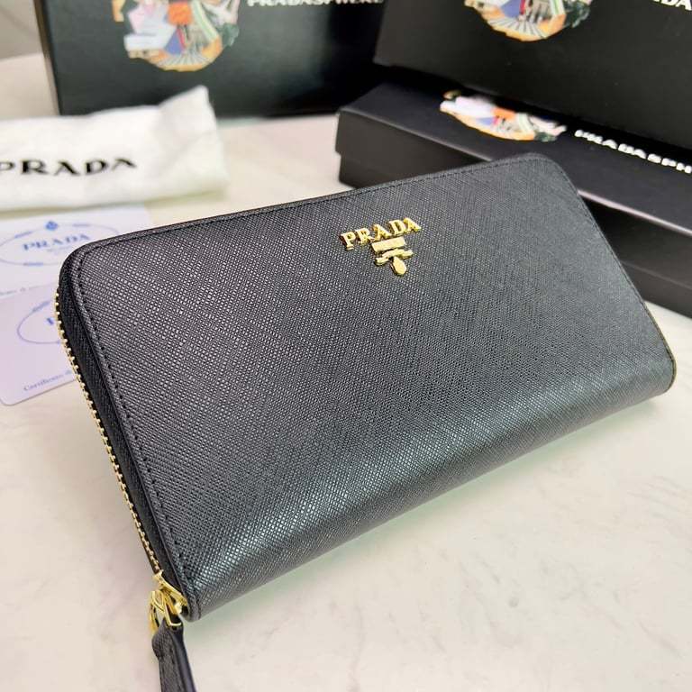 PR LARGE SAFFIANO LEATHER WALLET BLACK 19CM